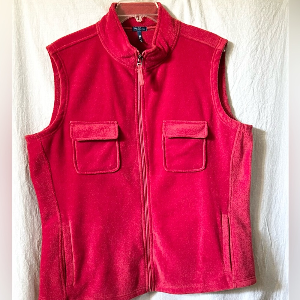 WOMENS XL? LIGHT RED FLEECE ZIP FRONT 4 POCKET VEST